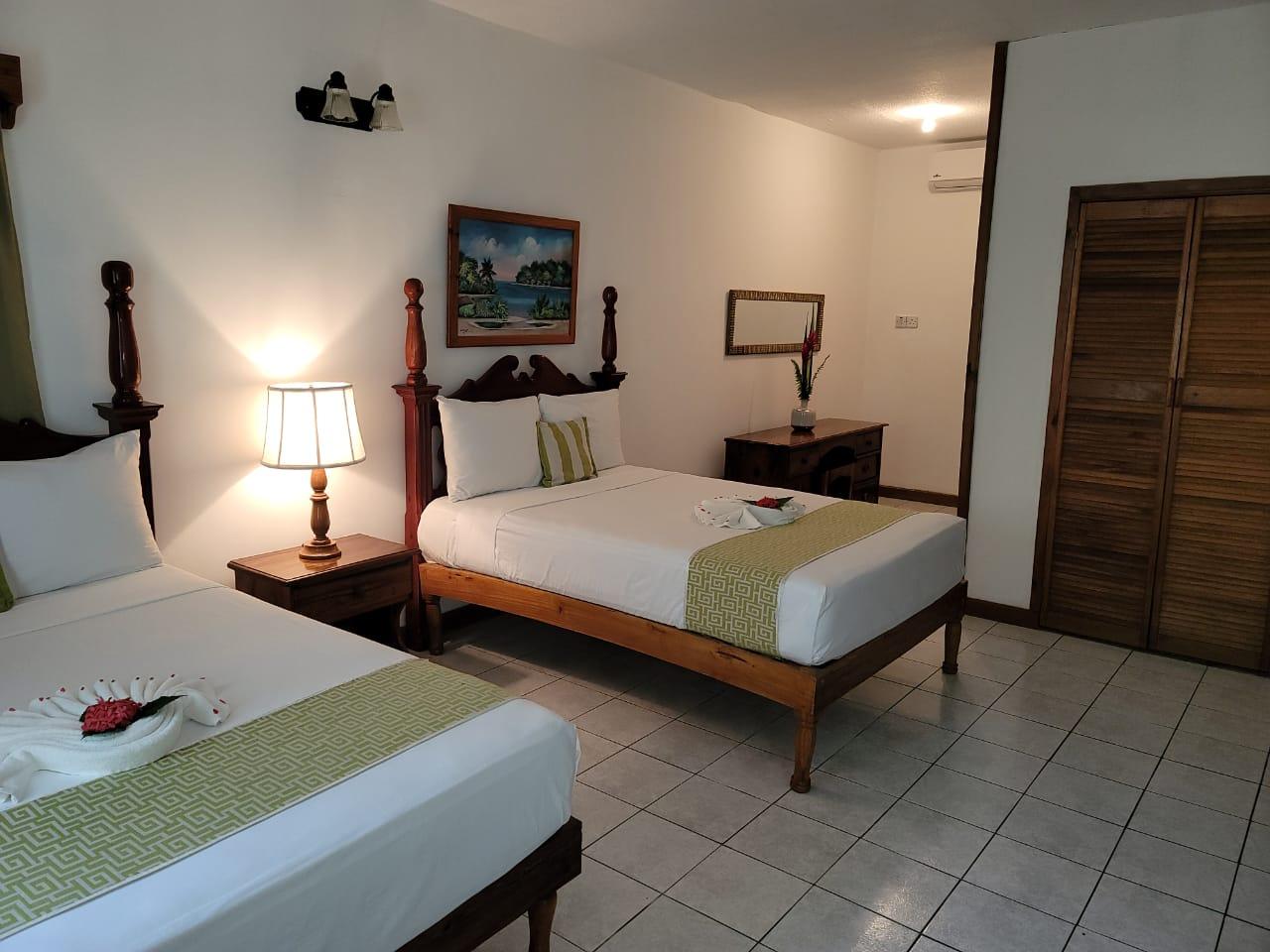 Merrils Beach Resort II Negril Esterno foto