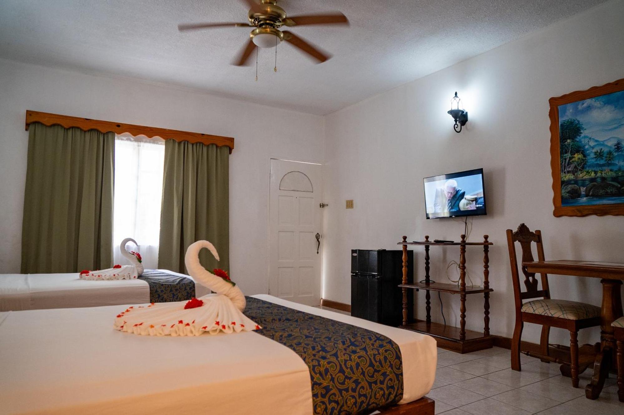 Merrils Beach Resort II Negril Esterno foto