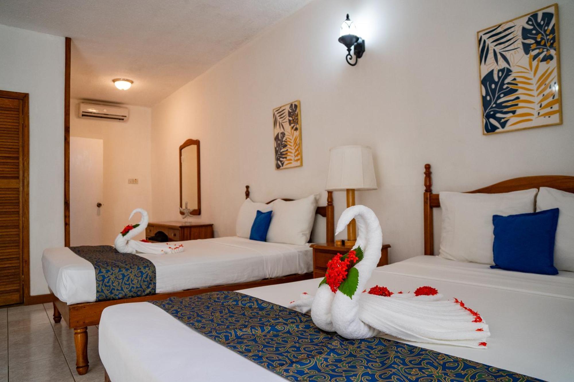 Merrils Beach Resort II Negril Esterno foto