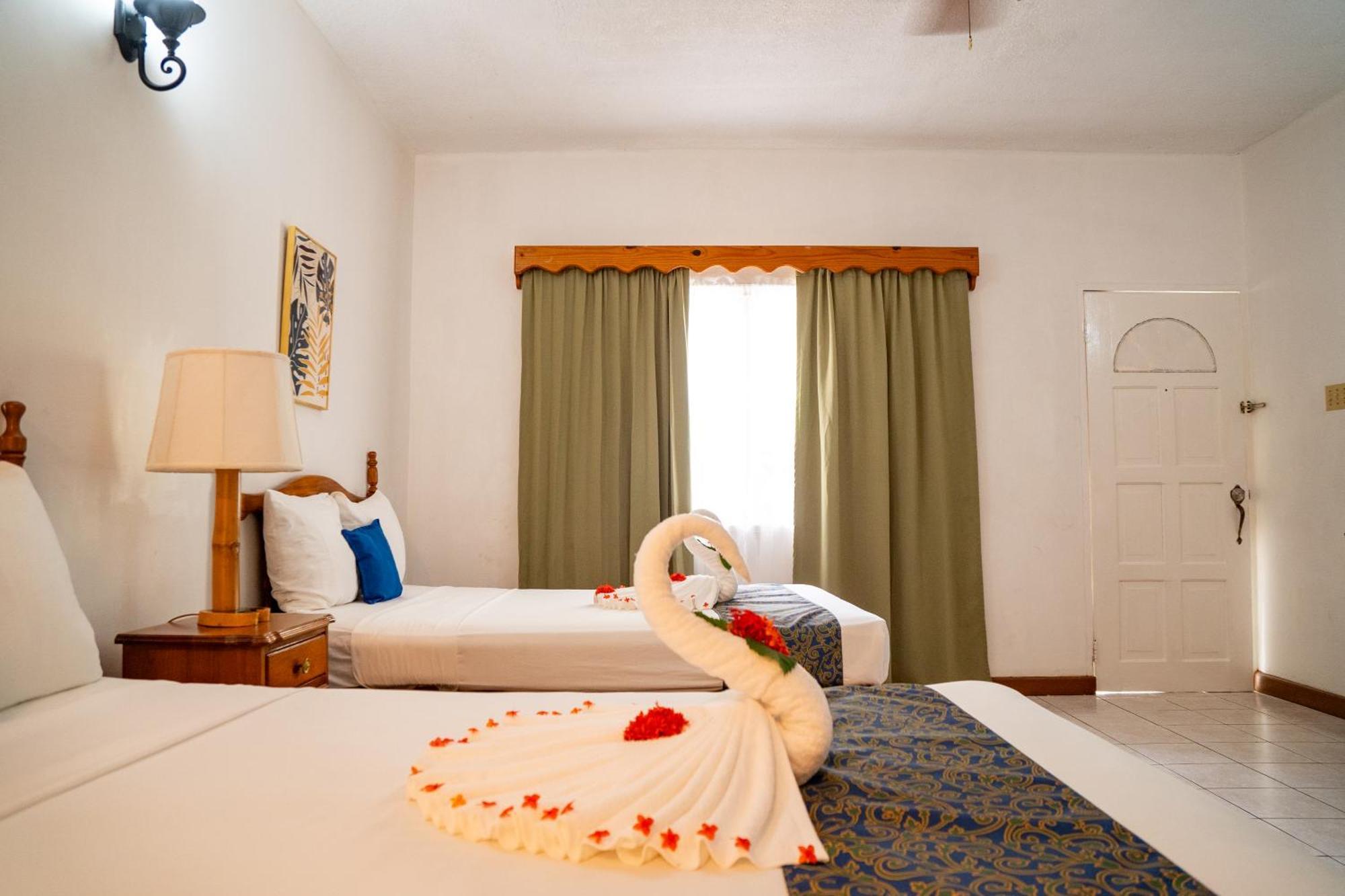 Merrils Beach Resort II Negril Esterno foto