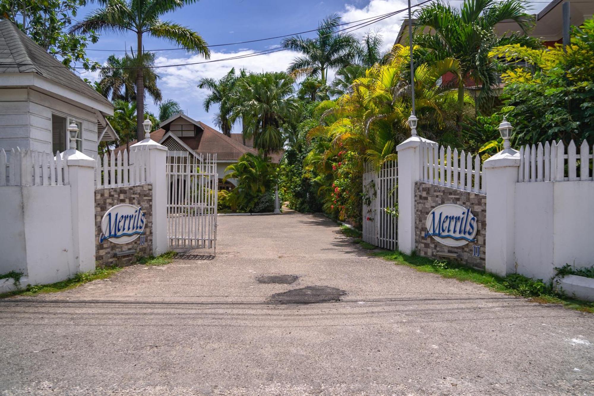 Merrils Beach Resort II Negril Esterno foto